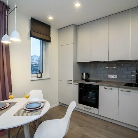 With Parking Close To Shopping Malls *
