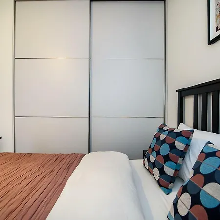 Apartman With Parking Close To Shopping Malls
