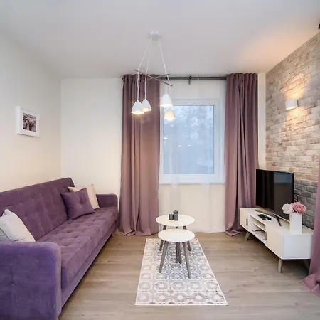 Apartman With Parking Close To Shopping Malls *